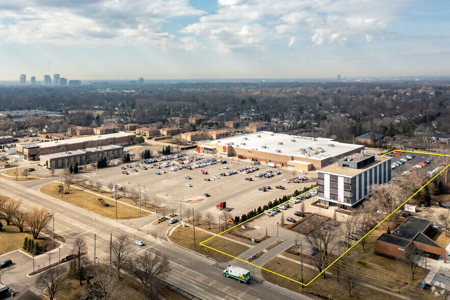 More Photos Of 30555 Southfield Rd, Southfield Office For Lease