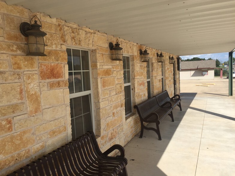 More Photos Of 209 E Walnut St, Tecumseh Restaurant For Sale