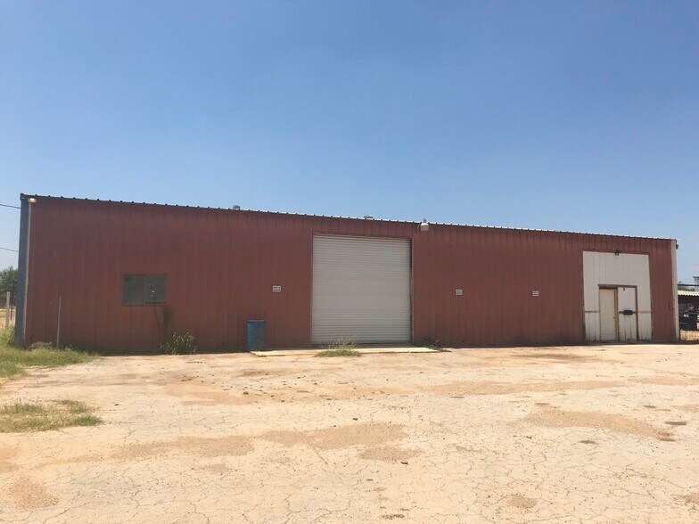 More Photos Of 800 W Fm 117, Dilley Warehouse For Lease