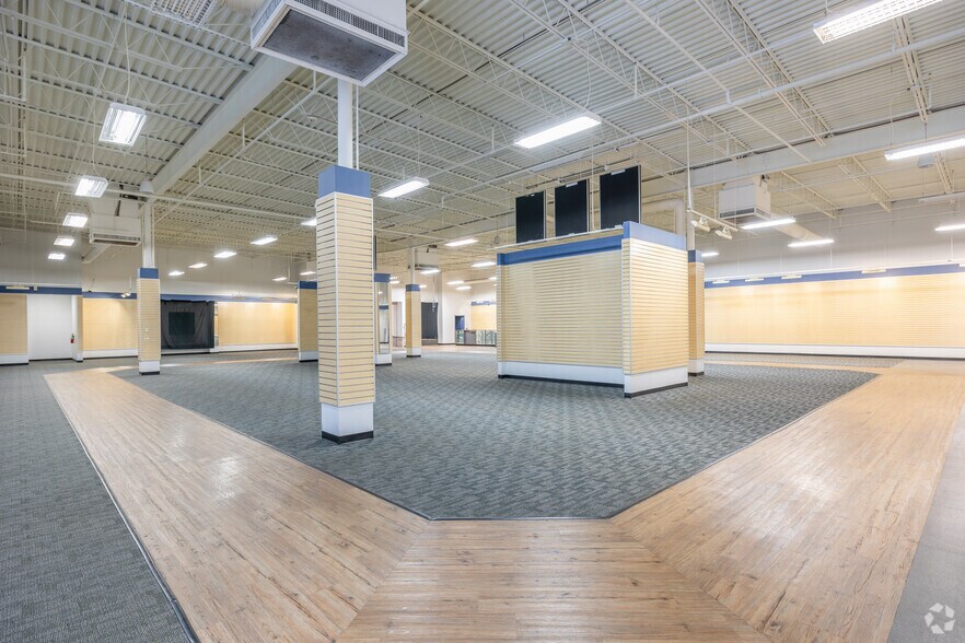 More Photos Of 3301 W Main St, Norman Unknown For Sale