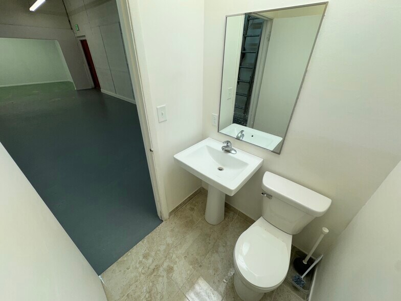 More Photos Of 1657 Cassopolis St, Elkhart Freestanding For Lease