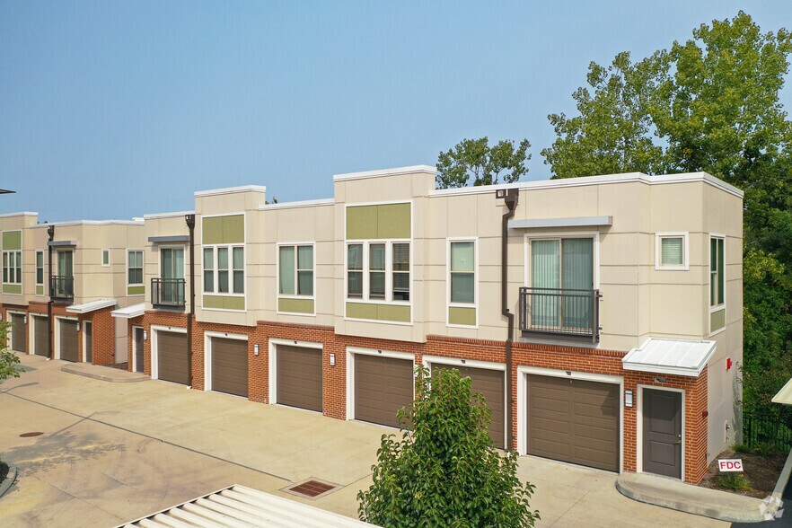 More Photos Of 1001 Old Olive Way, Creve Coeur Apartments For Lease