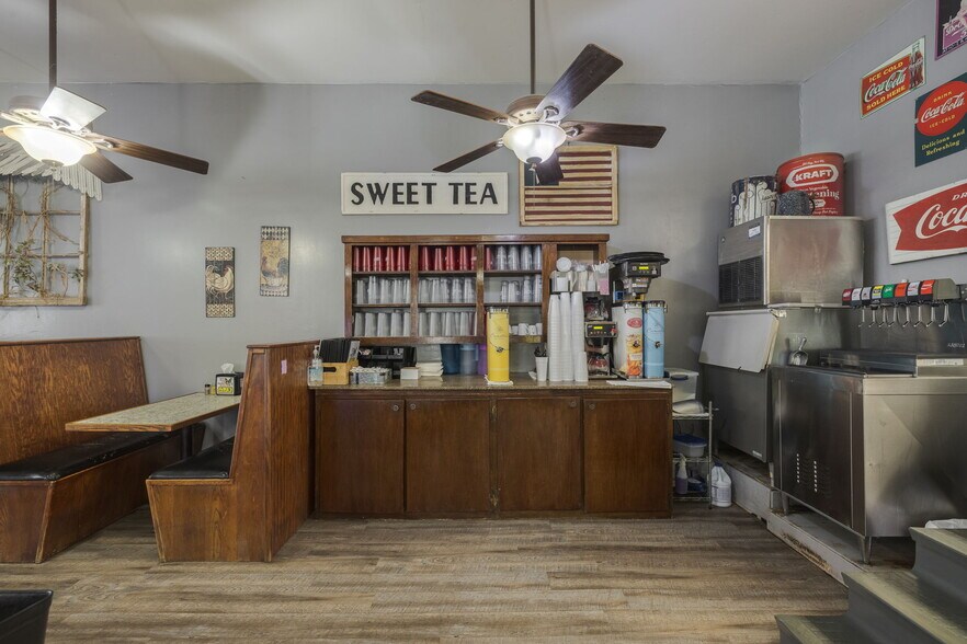 More Photos Of 123 S Broadway St, Checotah Restaurant For Sale
