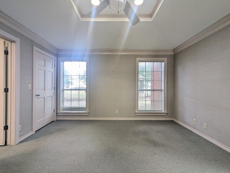 More Photos Of 3635 Eastex Fwy, Beaumont Office For Sale