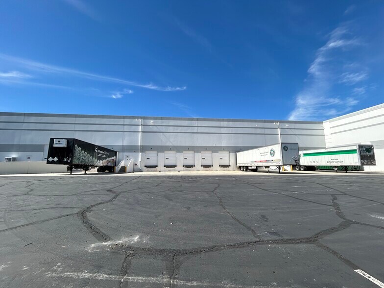 More Photos Of 28470 Witherspoon Pky, Valencia Manufacturing For Lease