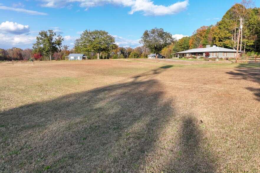 More Photos Of 5662 Cemetery Rd, Lula Land For Lease