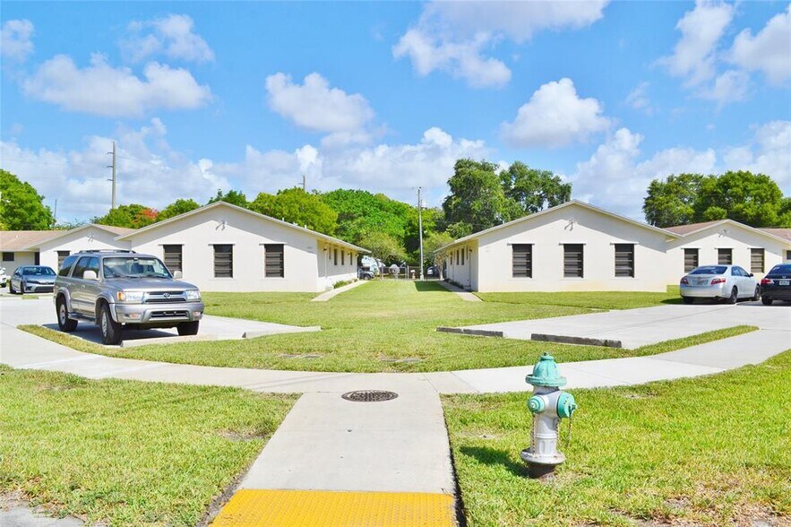 More Photos Of 5907 Tyler St, Hollywood Apartments For Sale