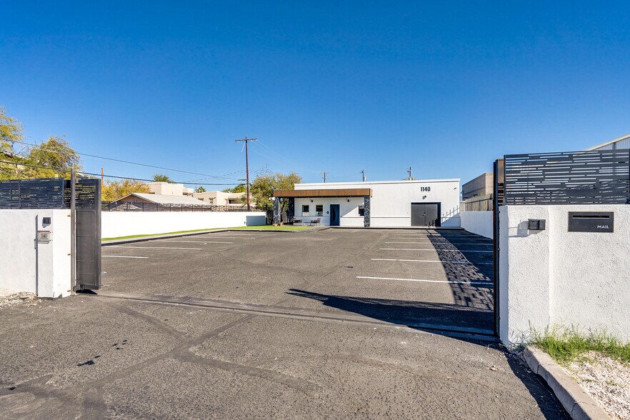 More Photos Of 1140 N Rosemont Blvd, Tucson Research And Development For Sale