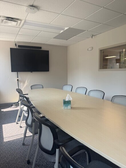 More Photos Of 140 Kennedy Dr, South Burlington Office For Lease