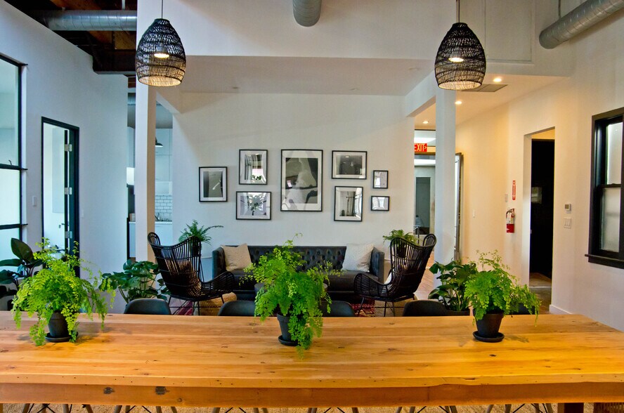More Photos Of 80 Windward Ave, Venice Storefront Retail Office For Lease