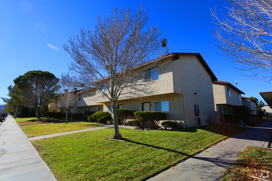 More Photos Of 121 N Gateway Blvd, Ridgecrest Apartments For Sale