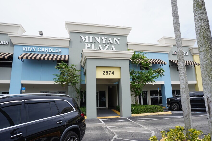 More Photos Of 2520-2650 N University Dr, Sunrise Unknown For Lease