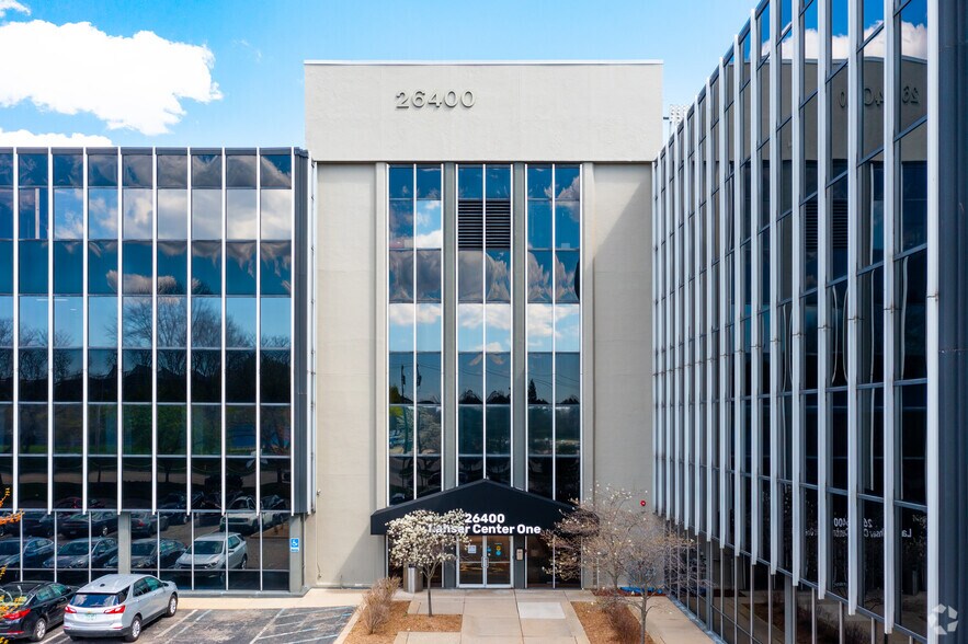 More Photos Of 26400 Lahser Rd, Southfield Medical For Lease