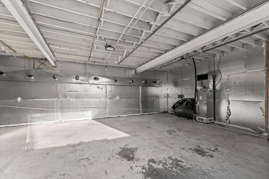More Photos Of 5420 Oakman Blvd, Dearborn Warehouse For Sale