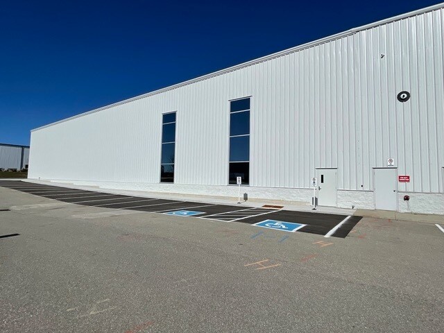 More Photos Of 71 Folsetter Dr, Paris Industrial For Lease