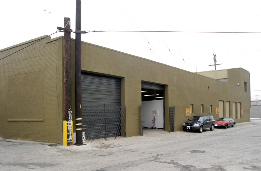 More Photos Of 2001-2031 S Santa Fe Ave, Los Angeles Warehouse For Lease