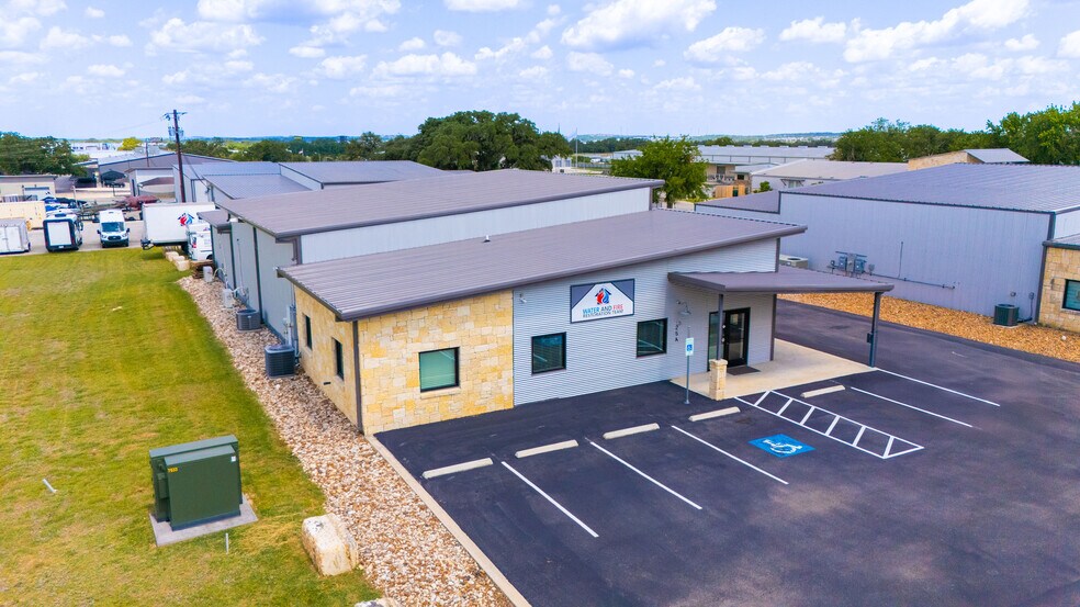 More Photos Of 108-132 Enterprise Pky, Boerne Unknown For Lease