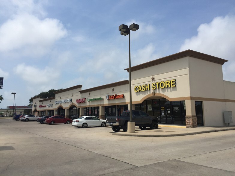 More Photos Of 2307-2345 Highway 35 N, Rockport Unknown For Lease