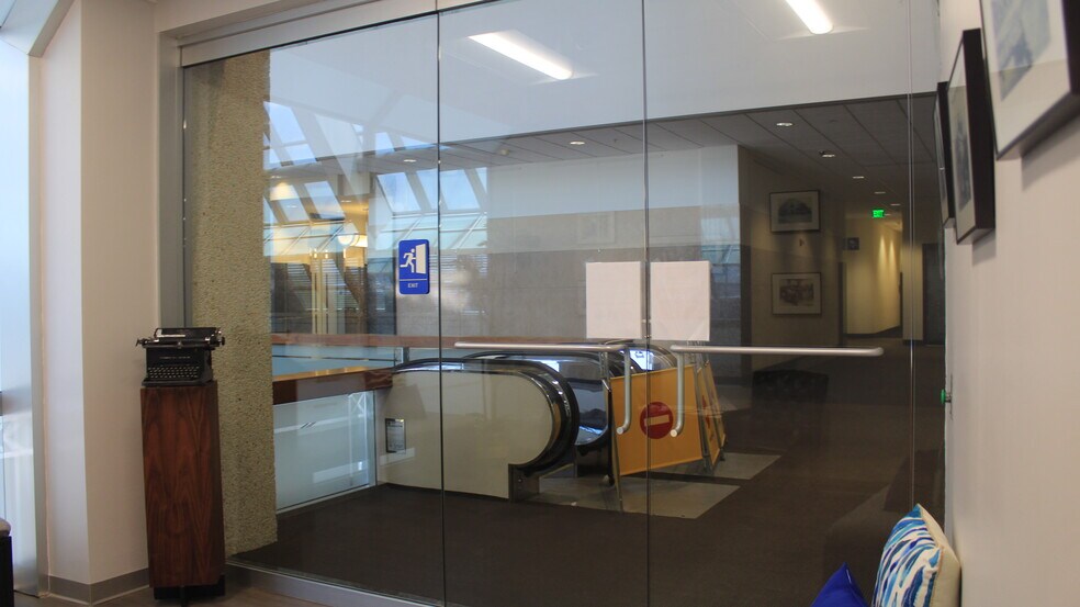 More Photos Of 1 Independent Dr, Jacksonville Office For Lease