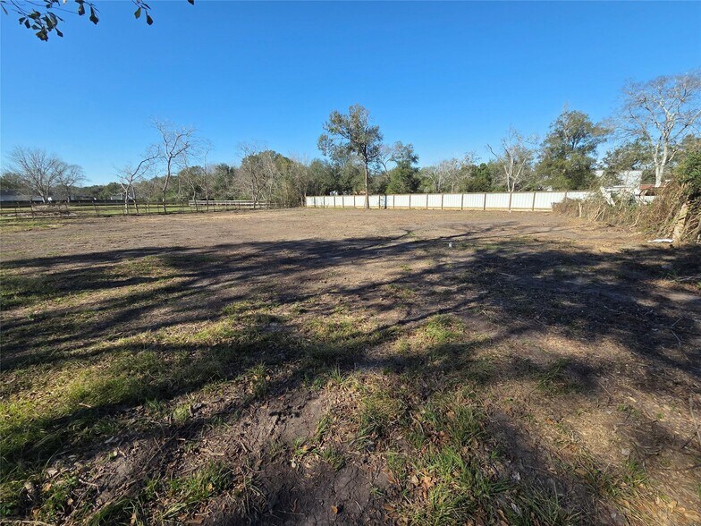 More Photos Of 414 Gordy Rd, Bacliff Land For Lease