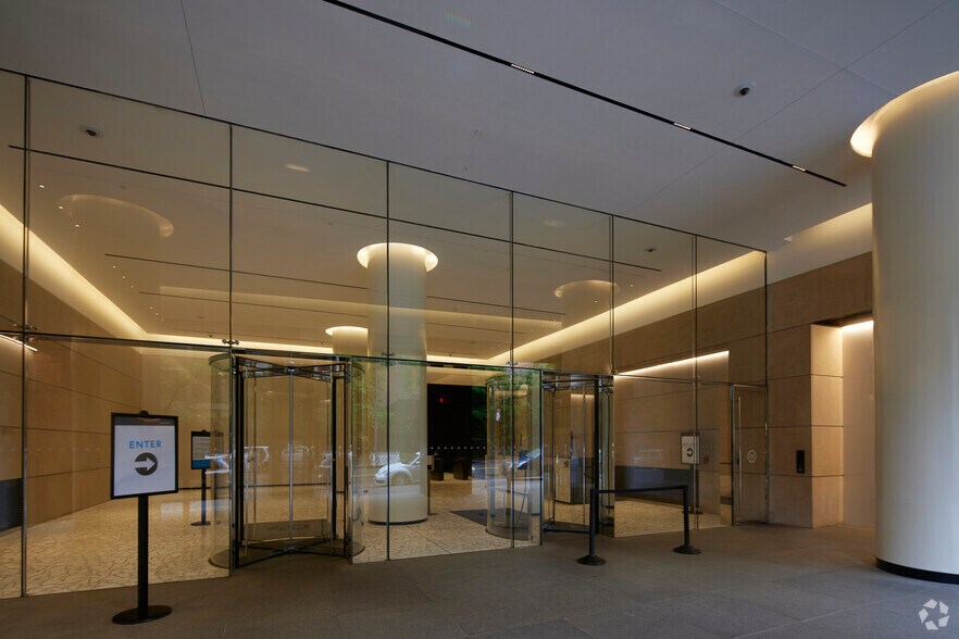 More Photos Of 40 Fulton St, New York Office For Lease
