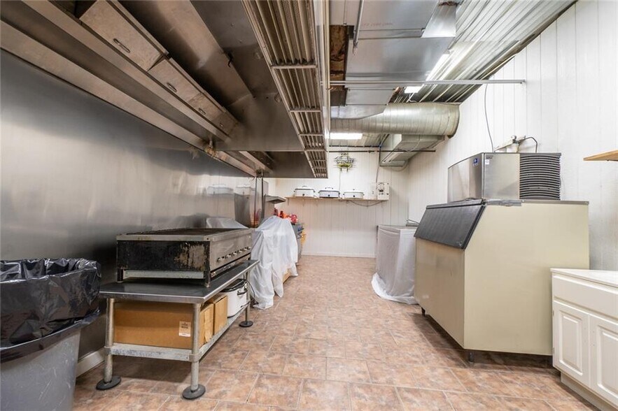 More Photos Of 233 Hwy 75, Sycamore Restaurant For Sale