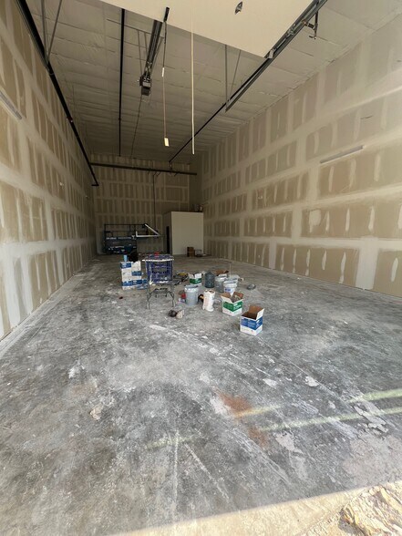 More Photos Of 1600 S Broadway Ave, Moore Self Storage For Lease