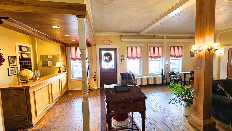 More Photos Of 40 Common St, Chester Hotel For Sale