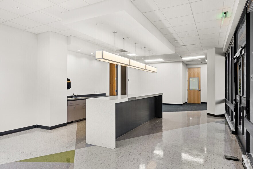 More Photos Of 2580 Junction Ave, San Jose Research And Development For Lease