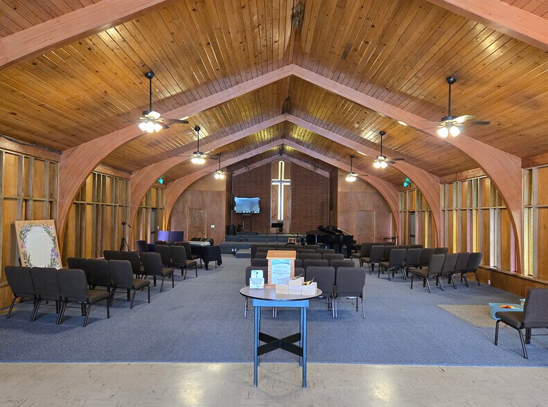 More Photos Of 348 SW Cherry Park Rd, Troutdale Religious Facility For Sale