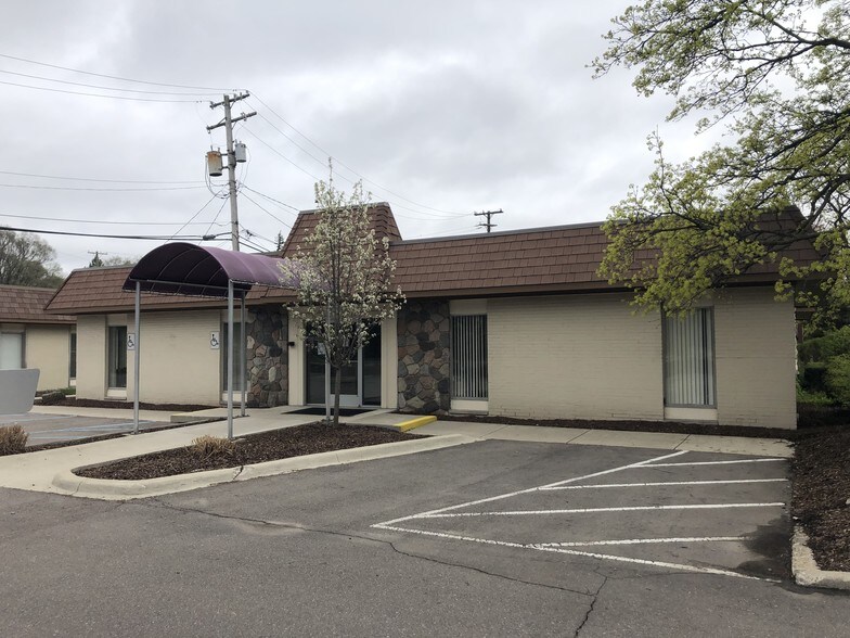 More Photos Of 6405 Telegraph Rd, Bloomfield Hills Medical For Lease