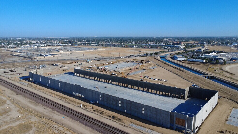 More Photos Of 2152 Coffee Rd, Bakersfield Distribution For Lease