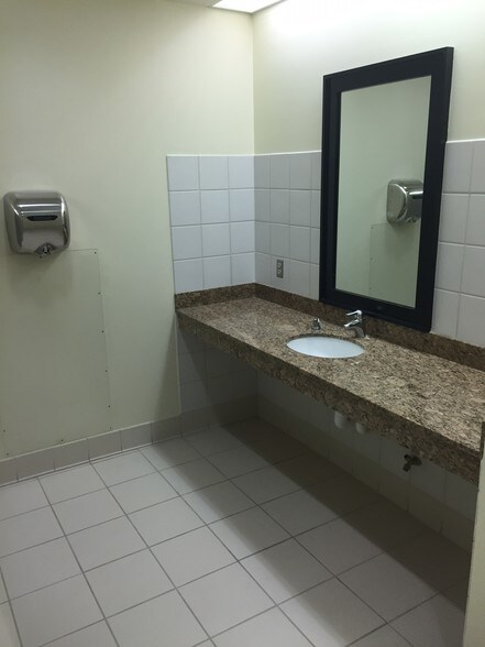 More Photos Of 804 Pershing Dr, Silver Spring Medical For Lease