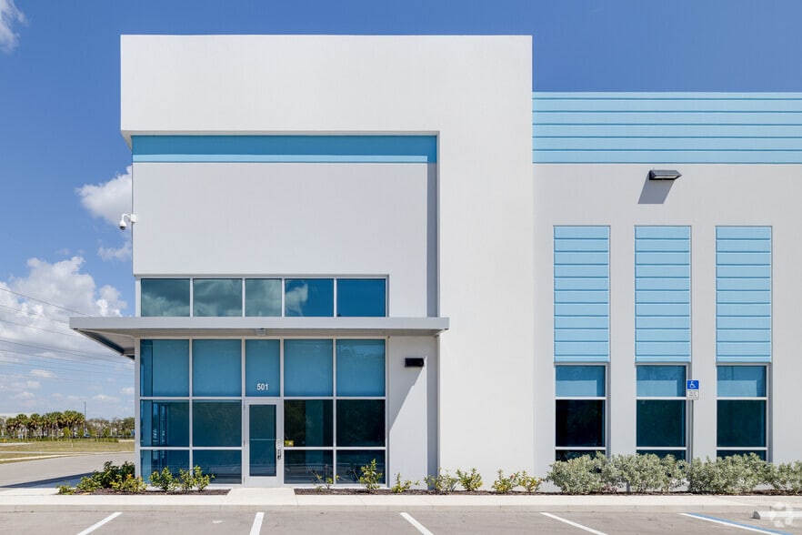 More Photos Of 16200 Ben Hill Griffin Pky, Fort Myers Unknown For Lease