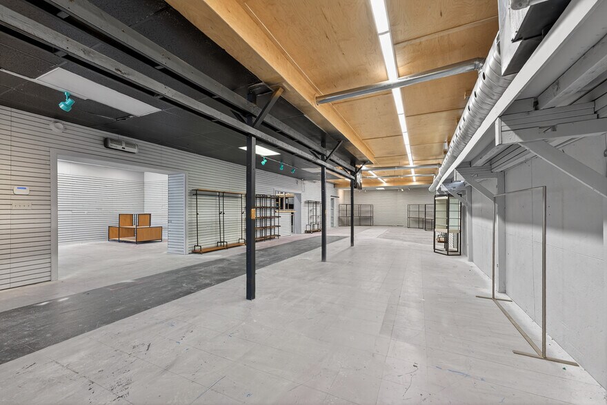 More Photos Of 384 Queen St, Peterborough General Retail For Sale