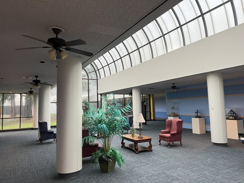 More Photos Of 8800 Line Ave, Shreveport Research And Development For Sale