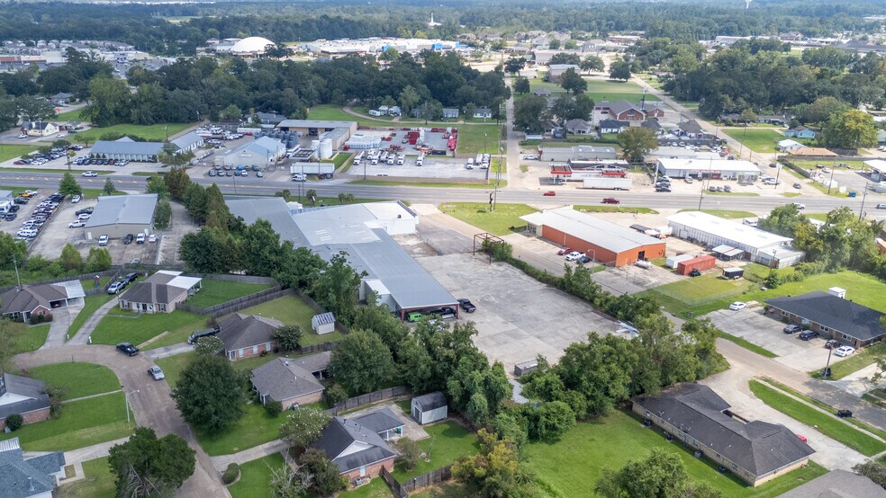 More Photos Of 947 Florida Ave SW, Denham Springs Flex For Sale