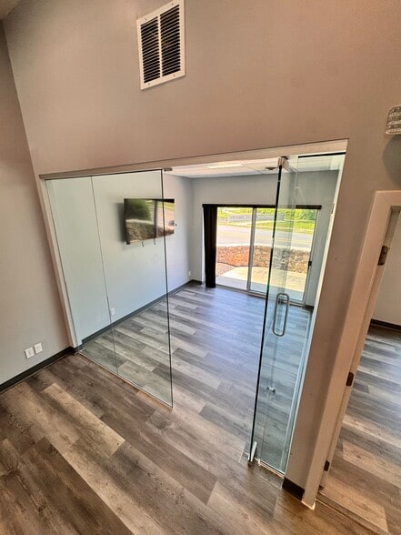 More Photos Of 7505 Nall Ave, Prairie Village Office For Sale