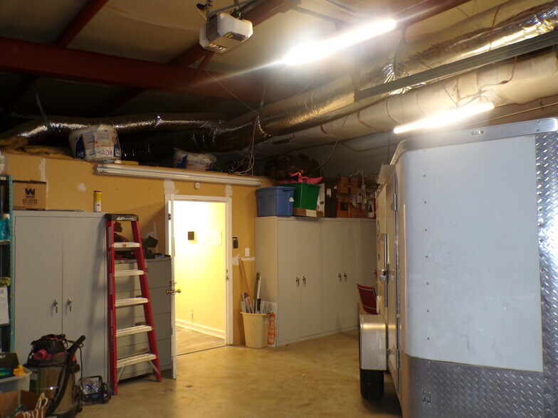 More Photos Of 7619-7621 E 46th Pl, Tulsa Showroom For Sale