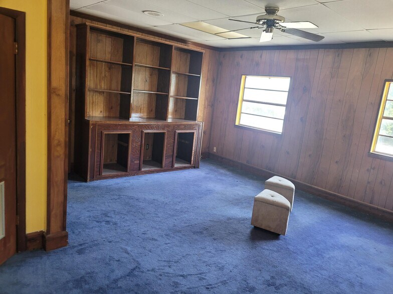 More Photos Of 2465 Commercial Park Dr, Mobile Office For Lease