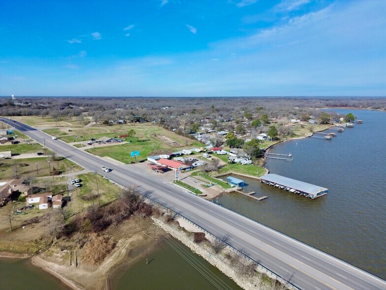 More Photos Of 1106 E Cedar Creek Pky, Seven Points Service Station For Sale