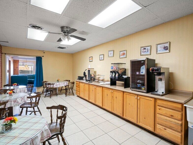 More Photos Of 1225 S State St, Salina Hotel For Sale