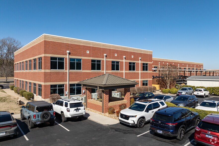 Primary Photo Of 575 Oak Ridge Tpke, Oak Ridge Medical For Sale