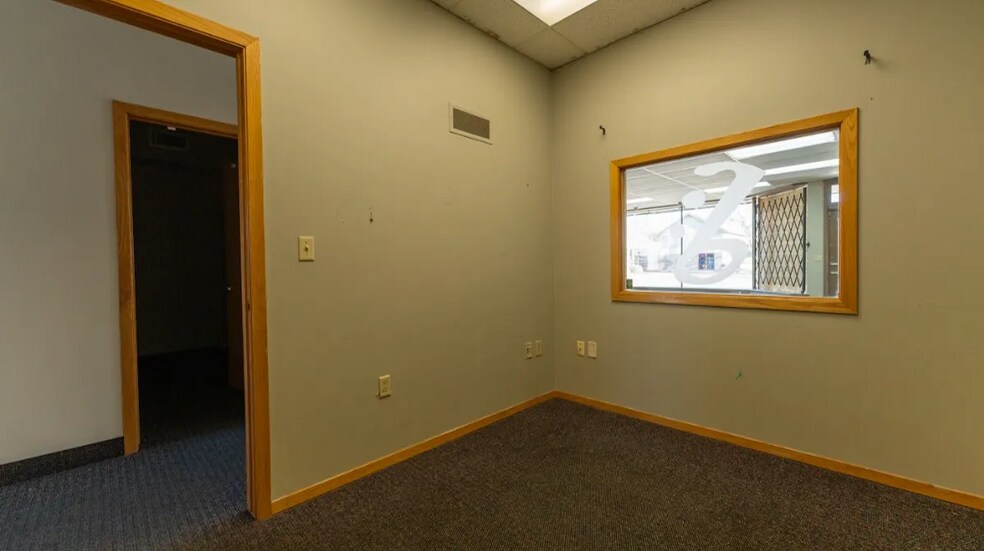 More Photos Of 2011 S Minnesota Ave, Sioux Falls Office For Lease