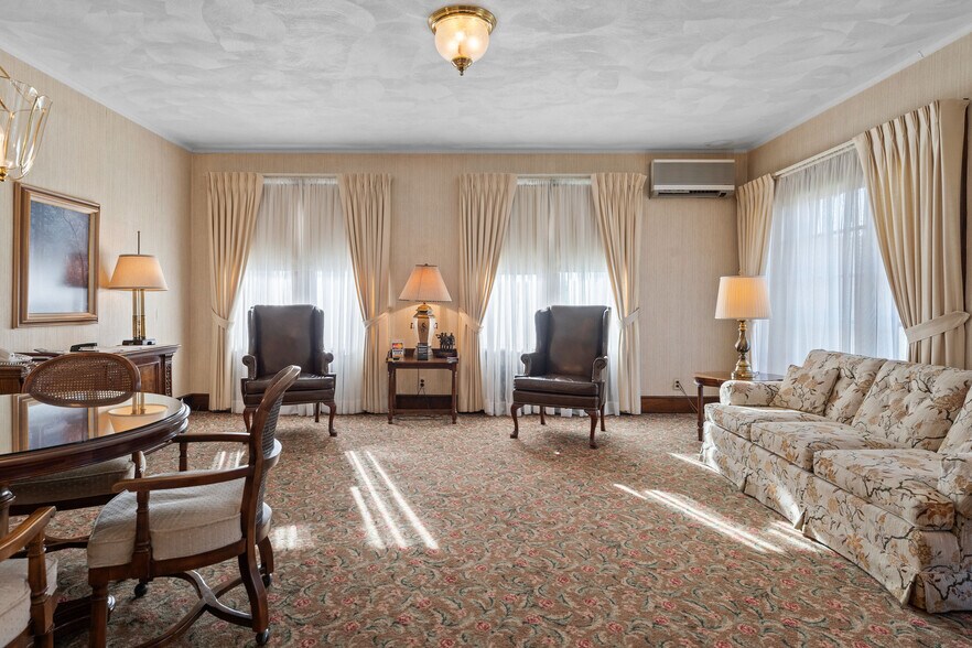 More Photos Of 150 Main St, Johnson City Medical For Sale