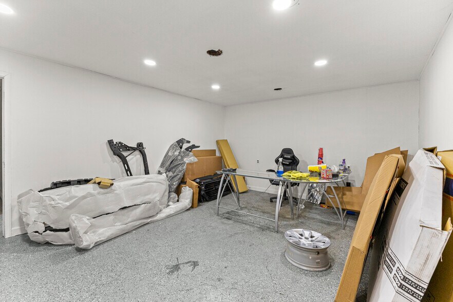 More Photos Of 12950 Lyndon Ave, Detroit Warehouse For Lease