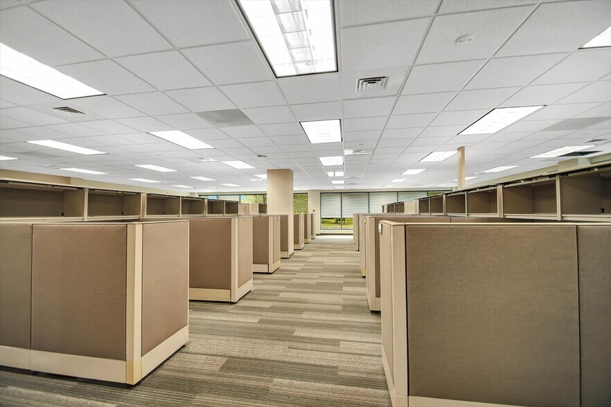 More Photos Of 300 Stevens Dr, Lester Office For Lease