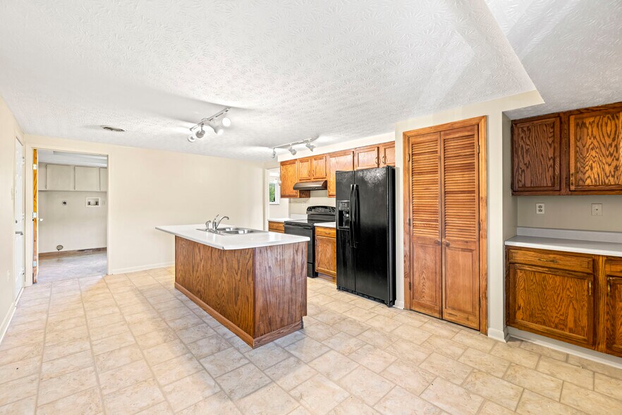 More Photos Of 310 Goose Creek Rd, Dandridge Office For Sale