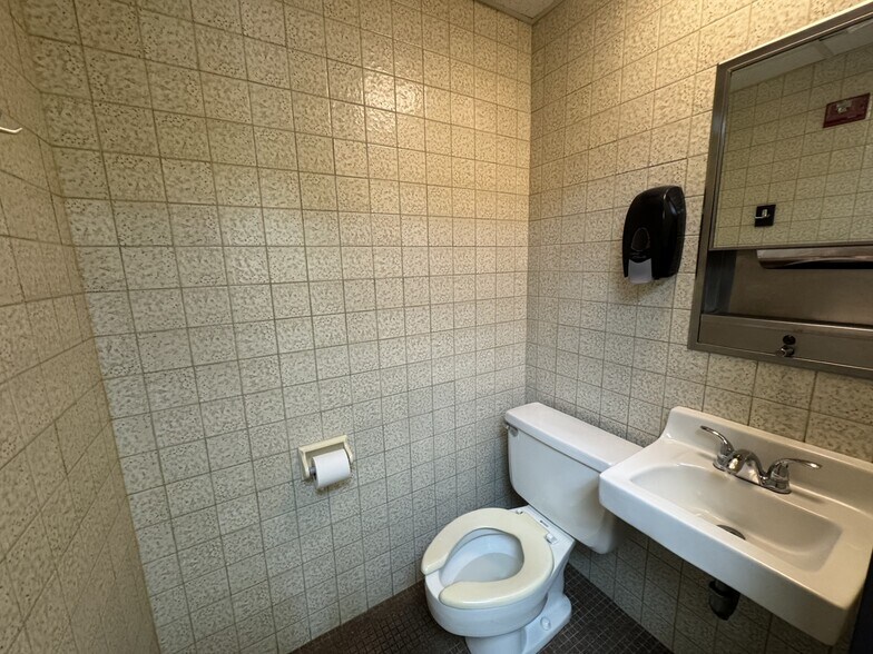 More Photos Of 106 Nate Whipple Hwy, Cumberland Office For Lease