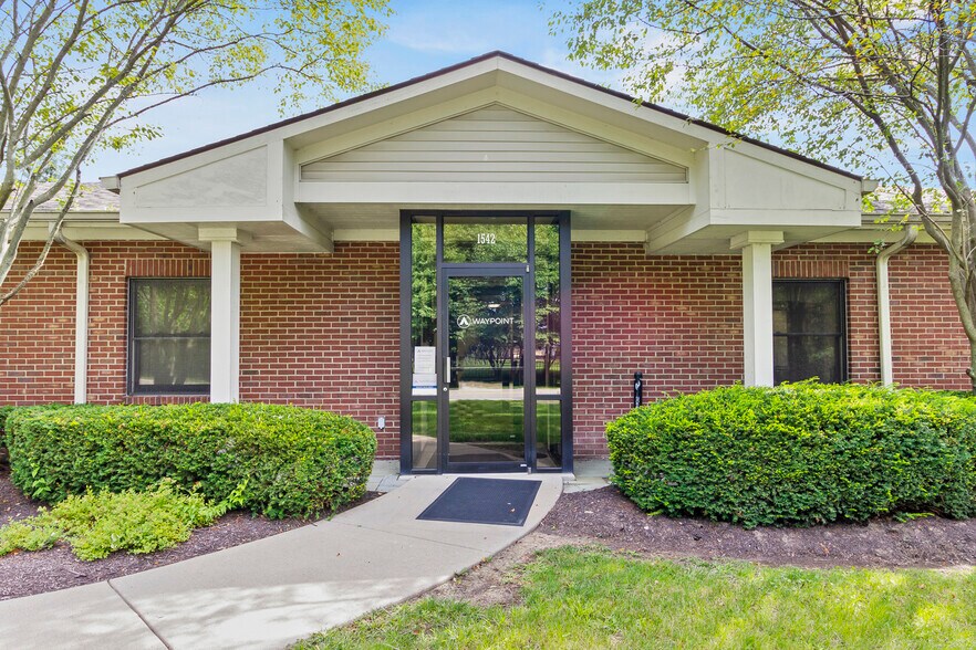 More Photos Of 1542 E Greyhound Pass, Carmel Medical For Lease